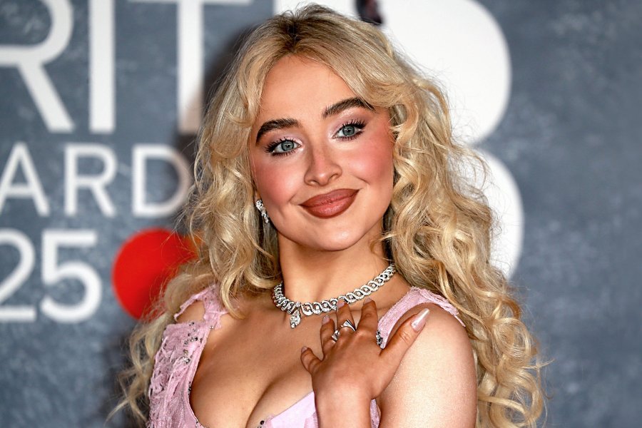 Sabrina Carpenter Height