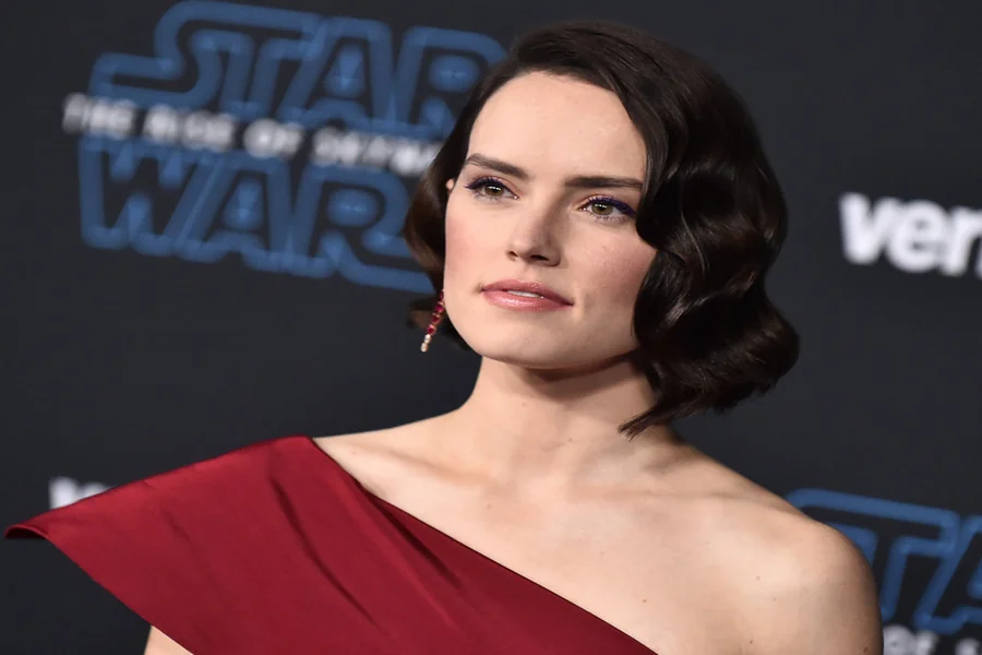 Daisy Ridley Height