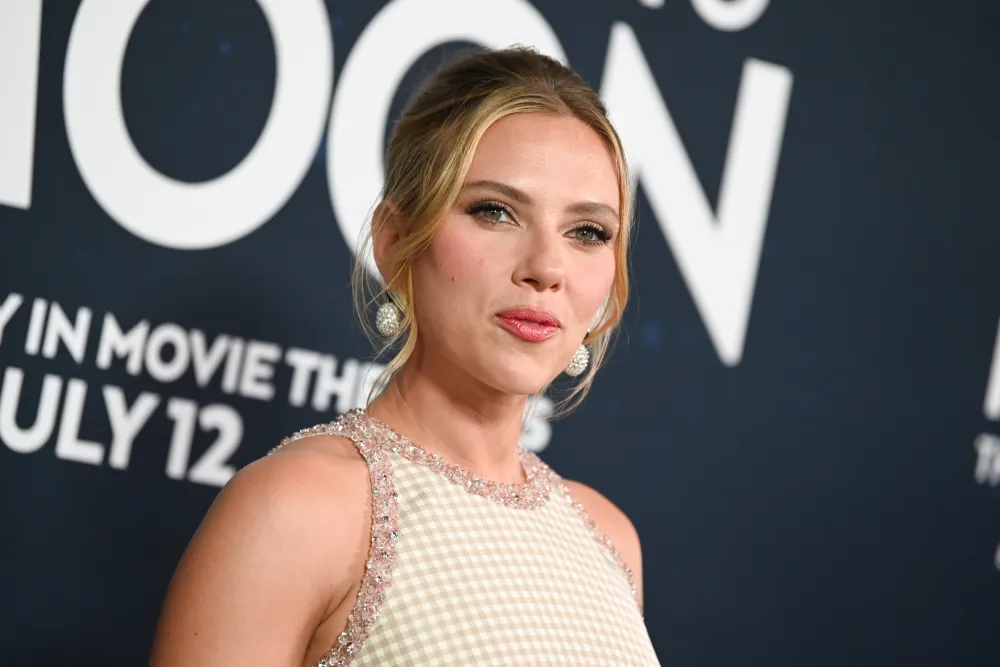 Scarlett Johansson Height